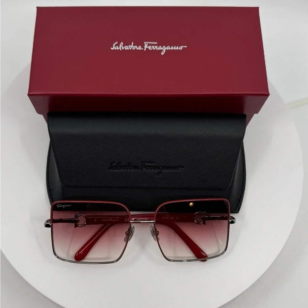 Salvatore Ferragamo these farragamo